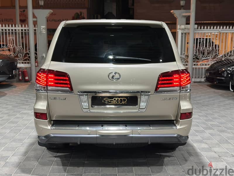 Lexus LX570 12