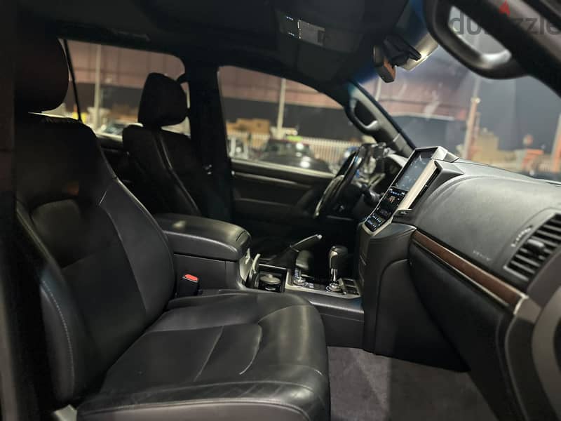 Land Cruiser GXR 2
