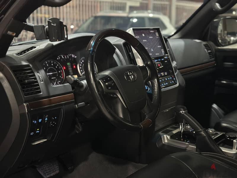 Land Cruiser GXR 8