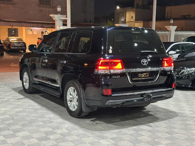 Land Cruiser GXR 10