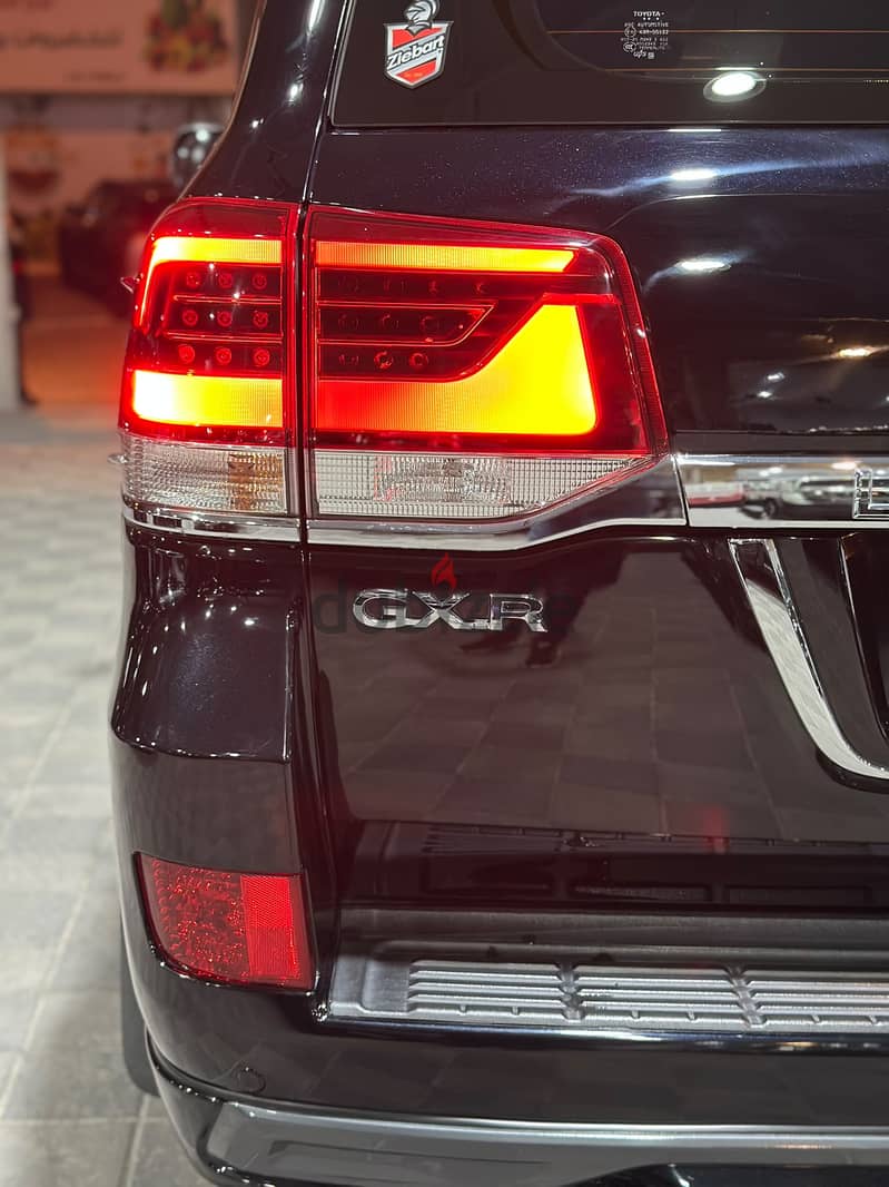 Land Cruiser GXR 11