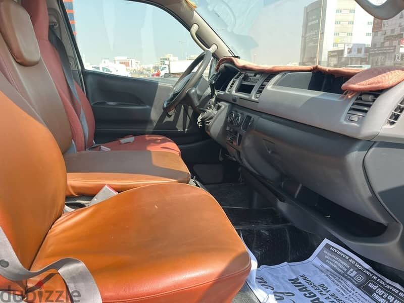 Toyota Hiace 7