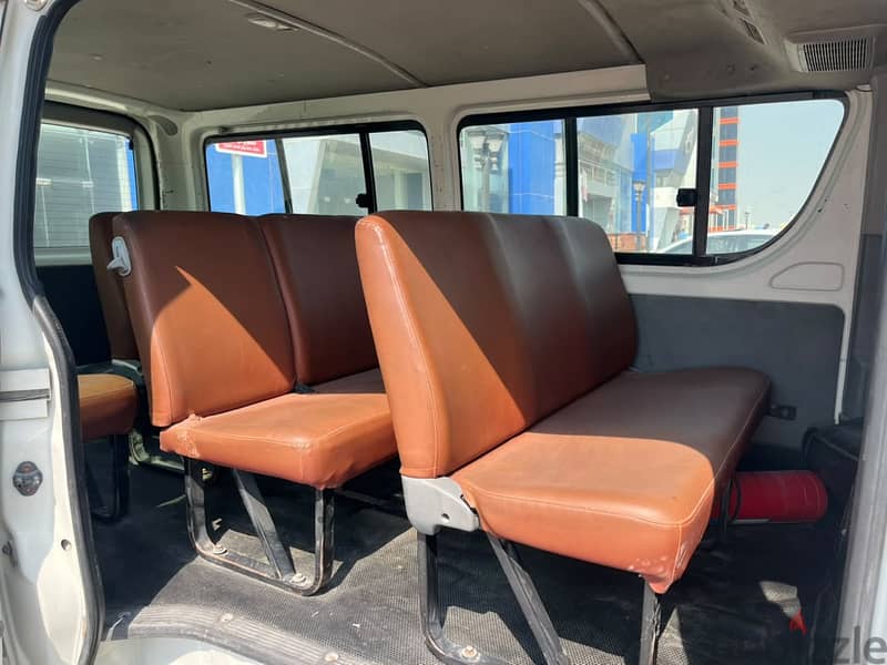 Toyota Hiace 8