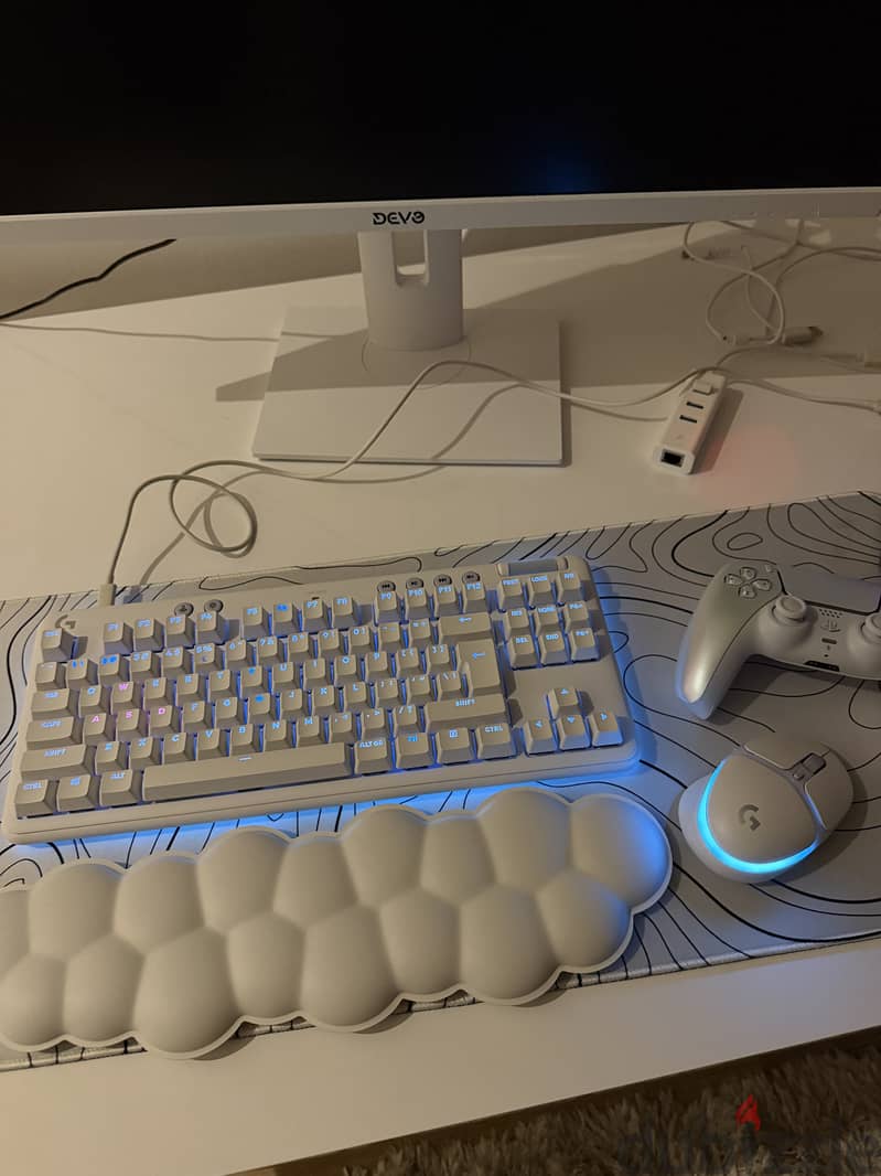 Logitech G713 Keyboard + G705 Mouse Bundle 1
