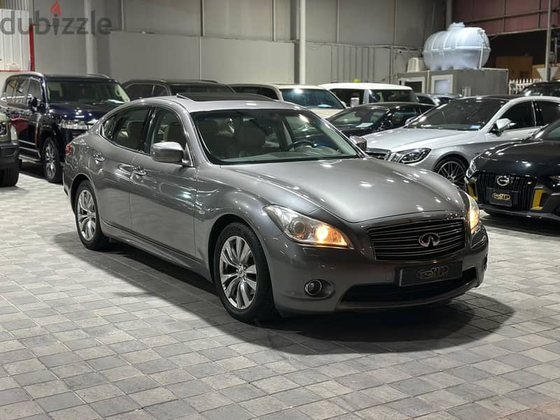 Infiniti Q70 V6 1