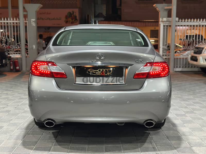 Infiniti Q70 V6 2