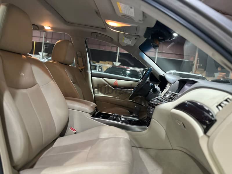 Infiniti Q70 V6 4
