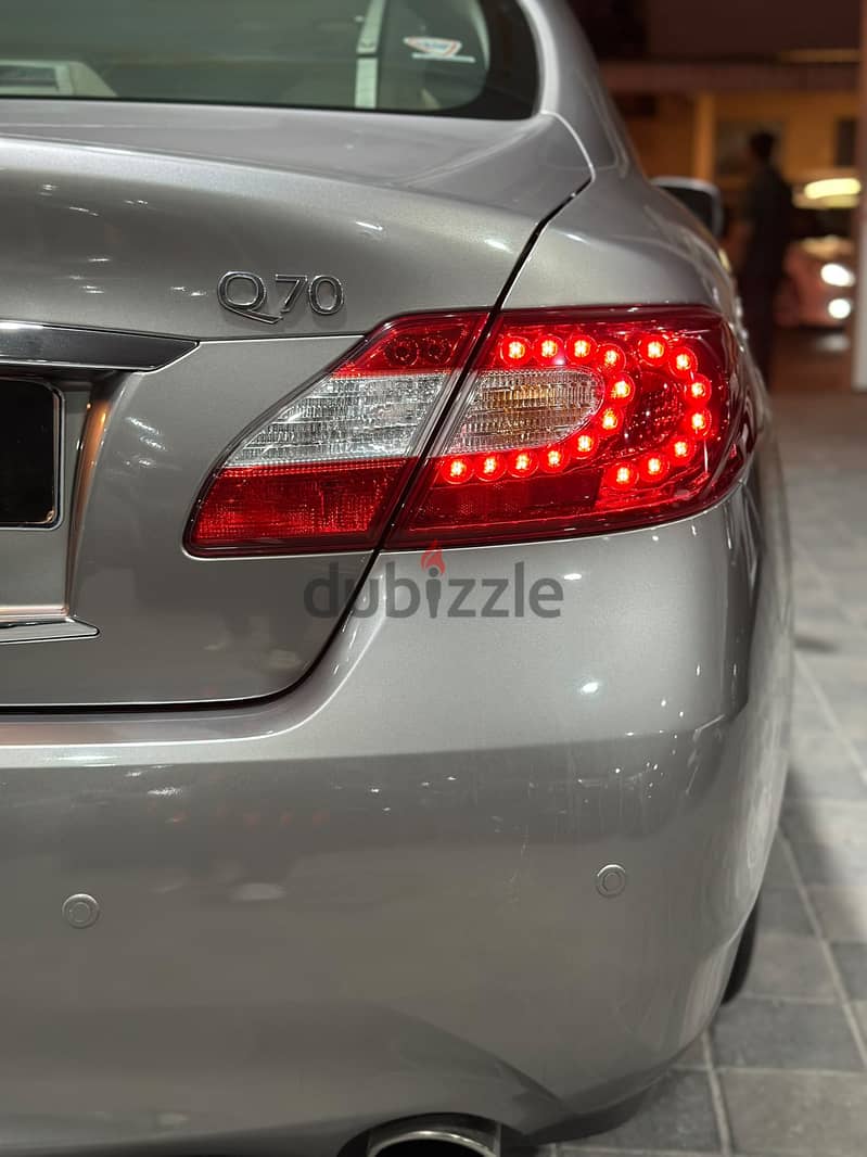 Infiniti Q70 V6 12