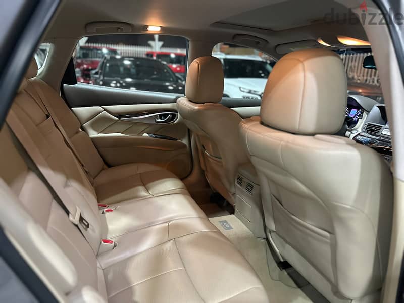 Infiniti Q70 V6 13