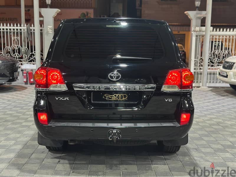  **TOYOTA LAND CRUISER VXR V8 | ** 7