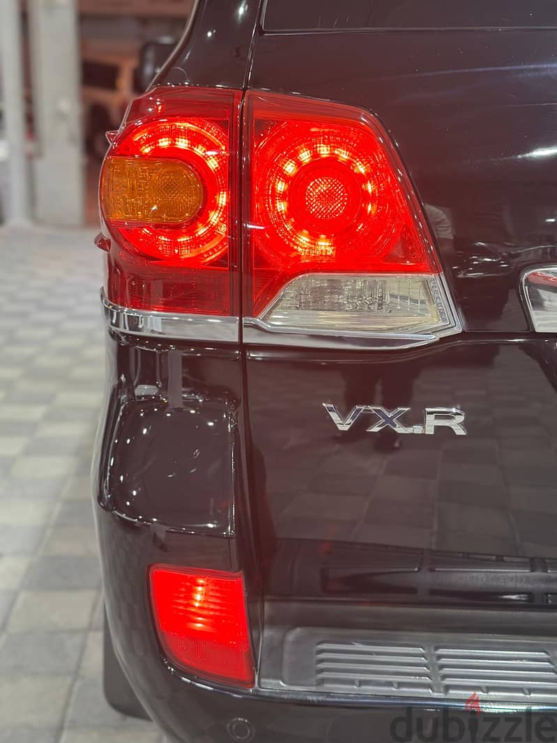  **TOYOTA LAND CRUISER VXR V8 | ** 10
