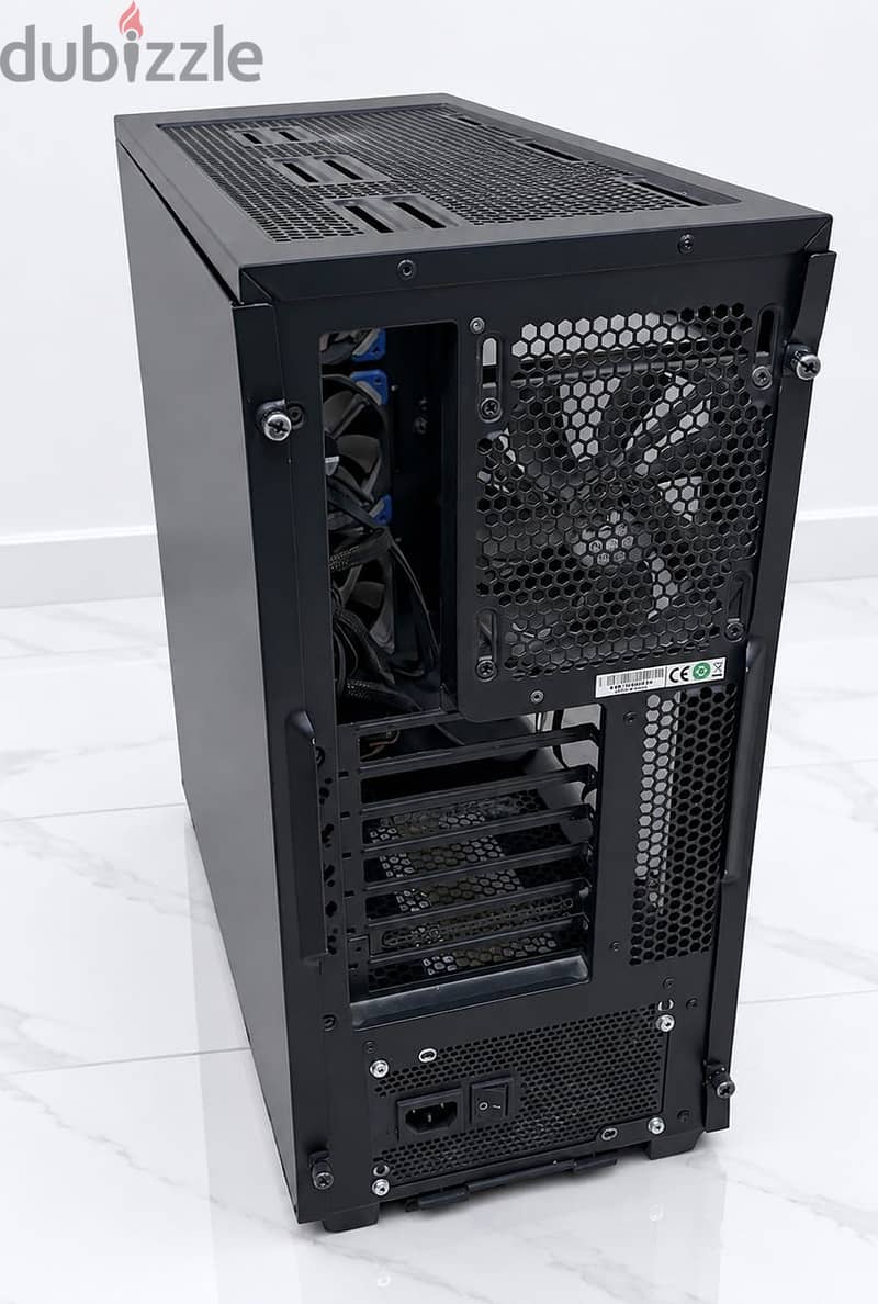 للبيع كيس قيمنق مع باور سبلاي  Corsair Gaming Case+Cougar PowerSupply 2