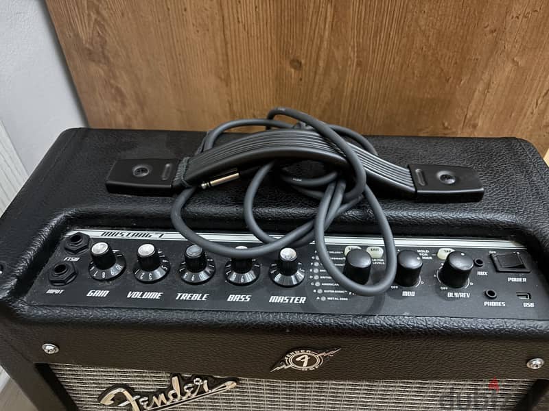 Mustang Fender amplifier 1