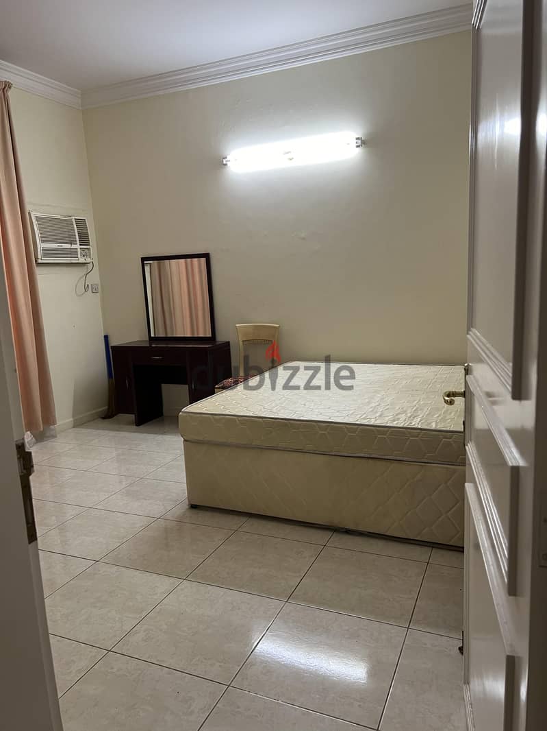 1room available in a 2BHK apartment 1