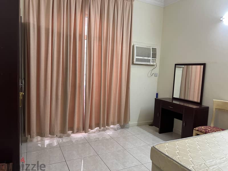 1room available in a 2BHK apartment 2