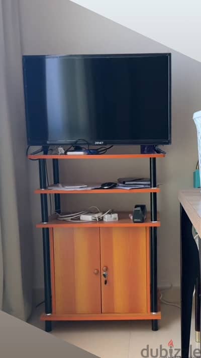 2 Seater white sofa (ikea) 32" TV + tv stand