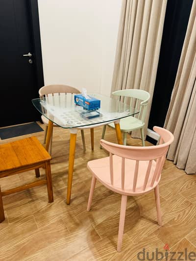 Table and chairs + sofa