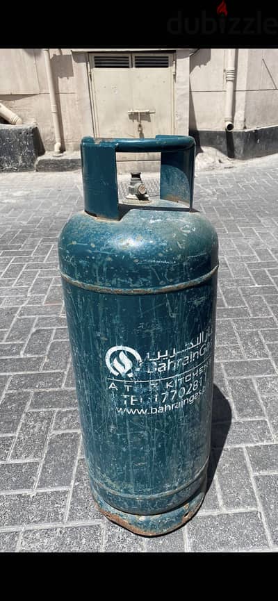BAHRAIN GAS CLYNIDER MEDUIM WITH FREE DELIVERY mobile:37720981