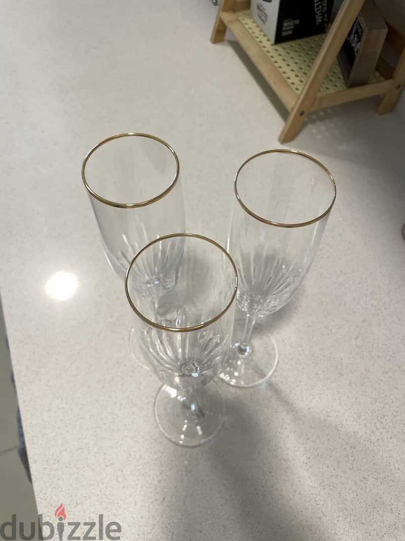 Elegant Champagne Flutes 1