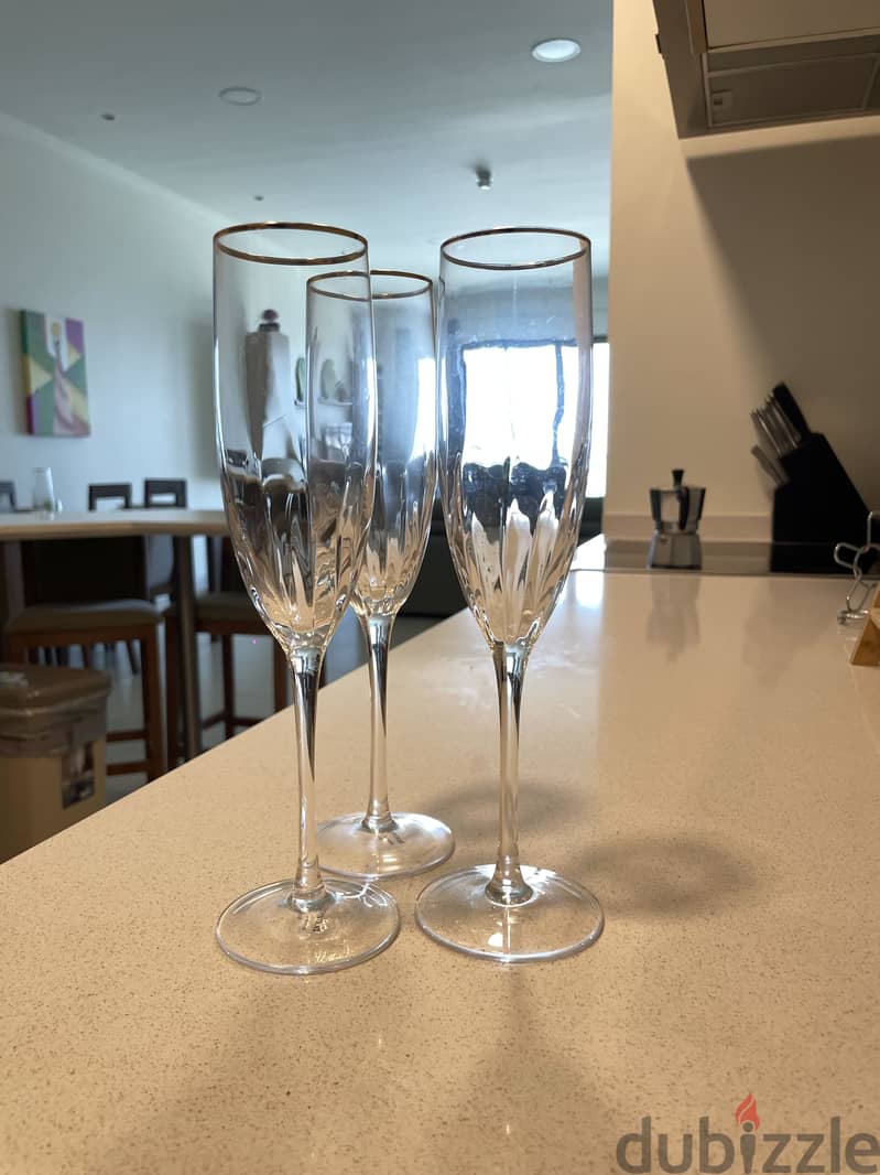 Elegant Champagne Flutes 2