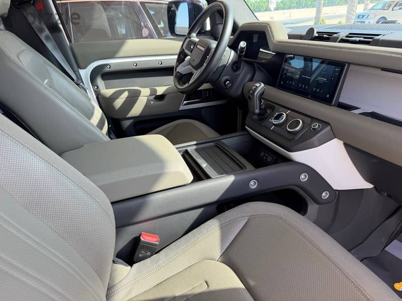 Land Rover Defender 2020 110 S (P300) 8