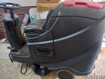 COMMERCIAL FLOOR-CLEANING MACHINE