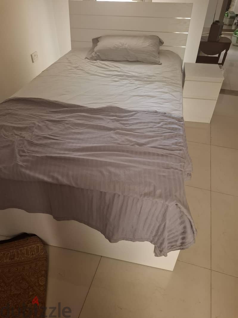 bed with side table one year old 1