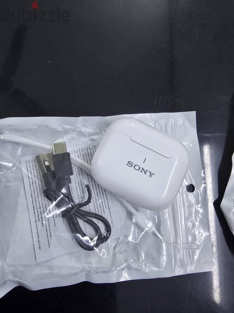 Earpod and chargers 1