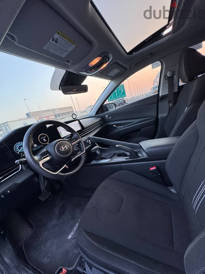 Hyundai Elantra 2025 Black 4