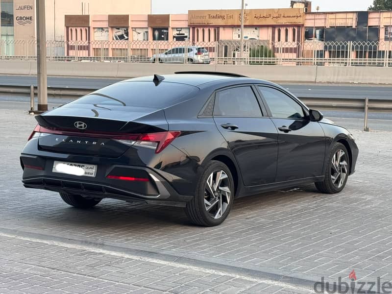 Hyundai Elantra 2025 Black 6