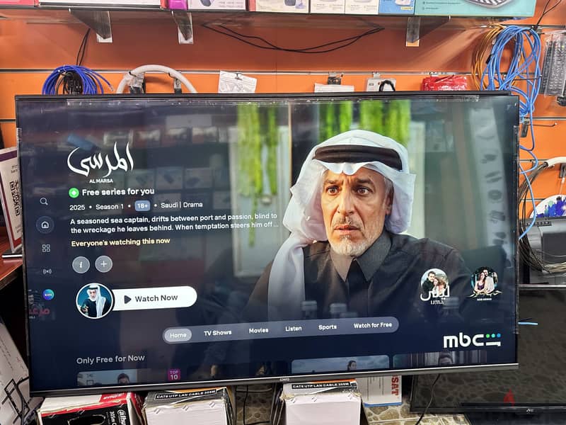 Like new smart tv 65 inch with rimot 2
