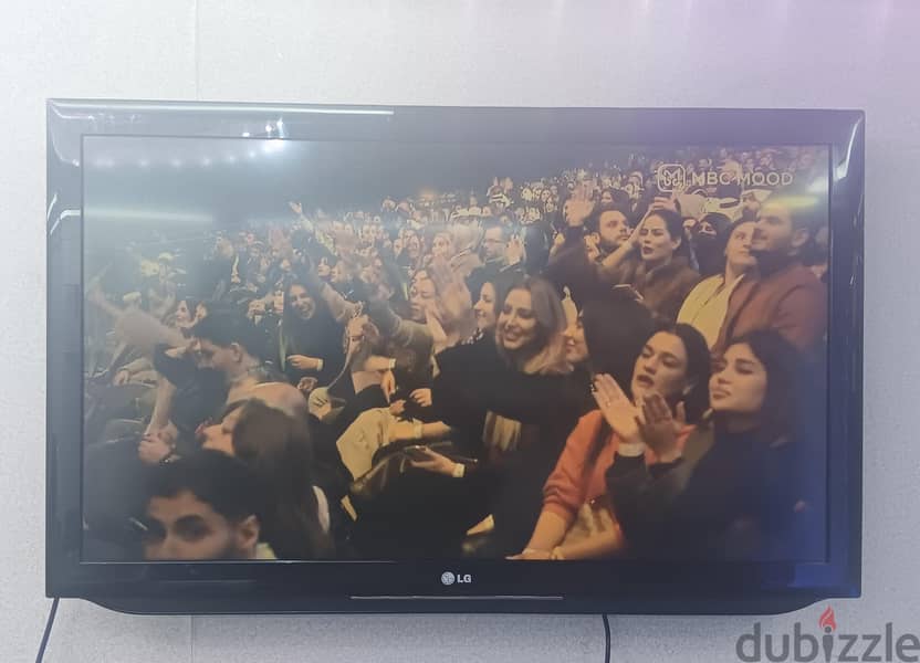 LG 42 inch LCD TV for sale 2