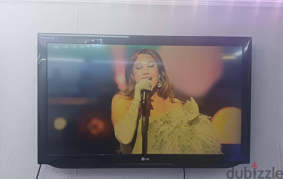 LG 42 inch LCD TV for sale 4