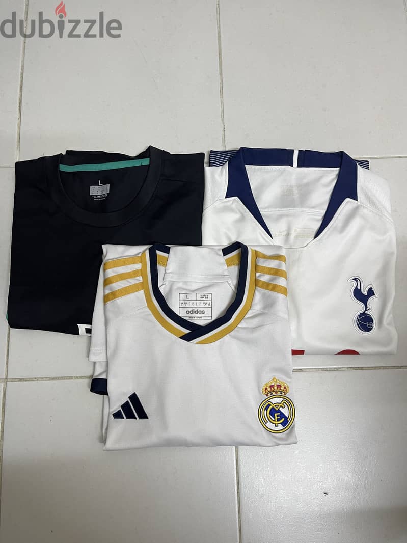 For sale mix’s branded clothes in a very affordable price 3