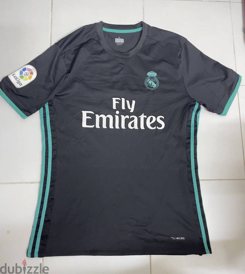 For sale mix’s branded clothes in a very affordable price 13