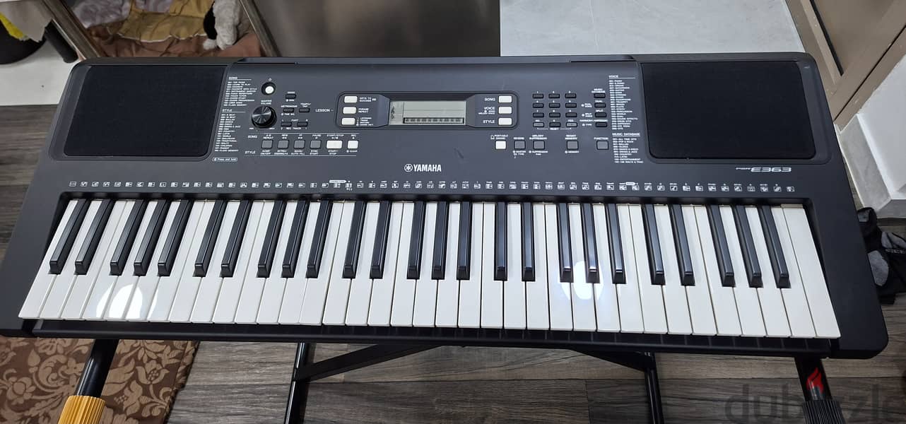Yamaha keyboard E363 with stand 1
