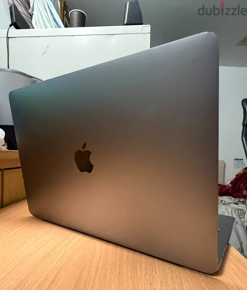 For Sale: Apple MacBook Pro 13" (Touch Bar) 1