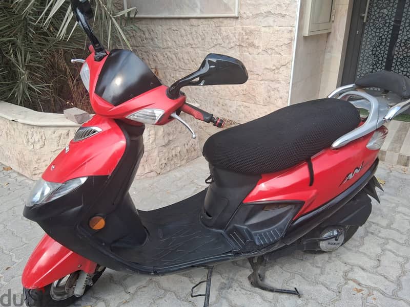 Suzuki 125 scooter 2