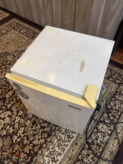 Samsung mini fridge with small built in freezer
