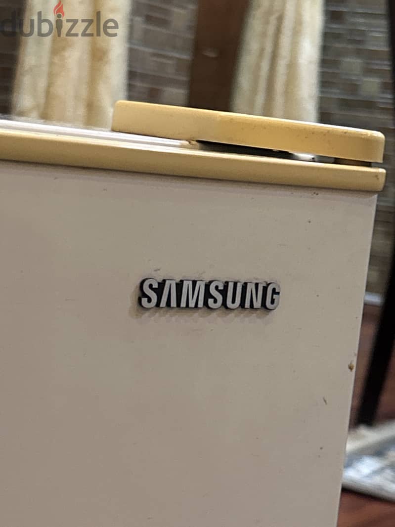 Samsung mini fridge with small built in freezer 6