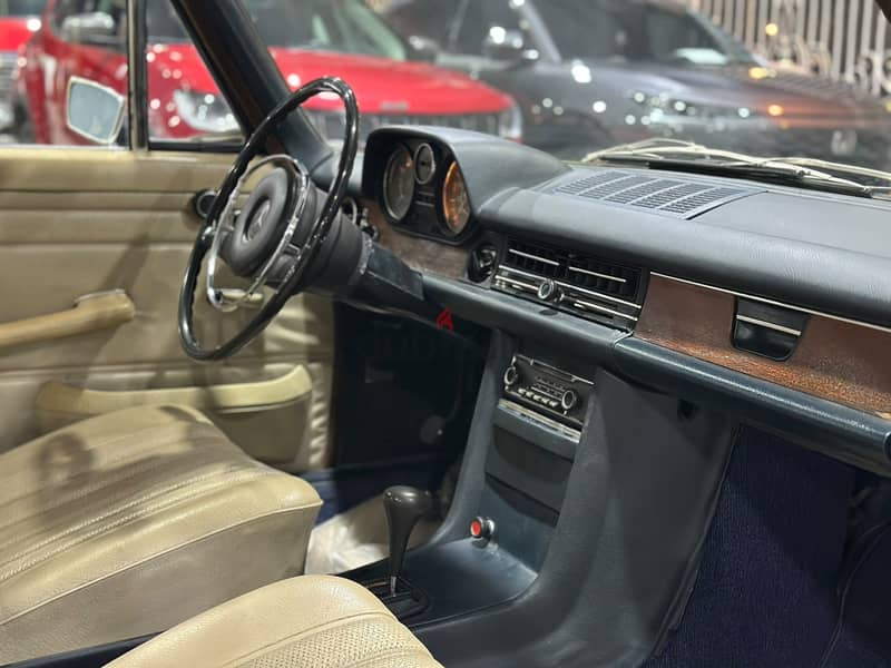 MERCEDES-BENZ E250 CLASSIC 1