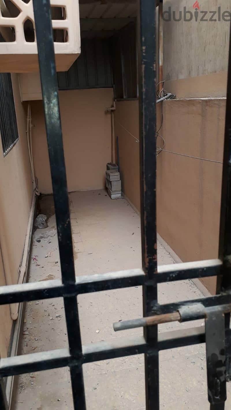 Spacious 3 bedroom flat for sale in Isa Town 6