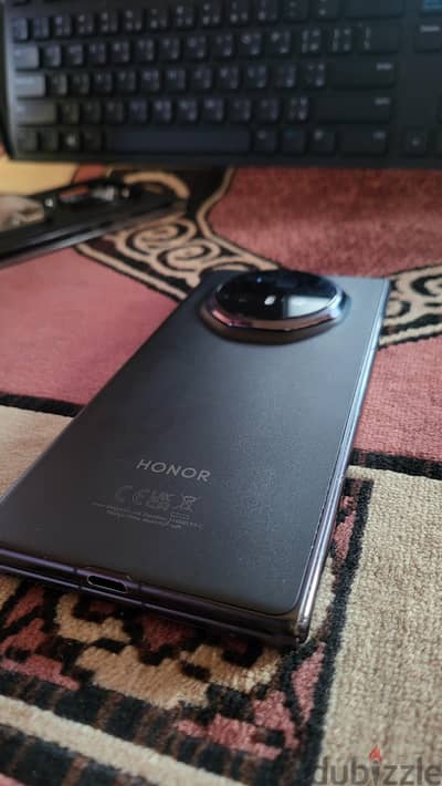 Honor Magic V3 w/some malfunction . . هونور ماجيك في3 مع بعض المشاكل