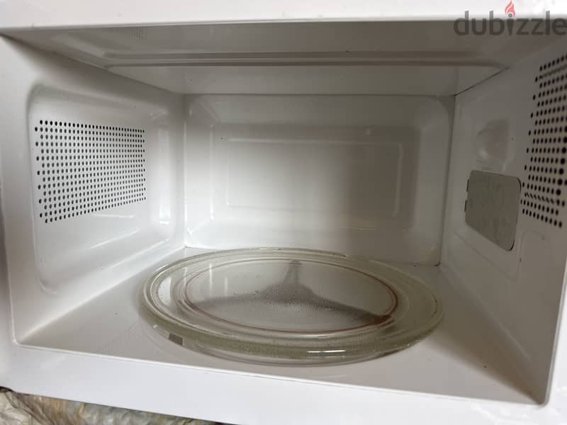 Geepas Microwave 20L 2