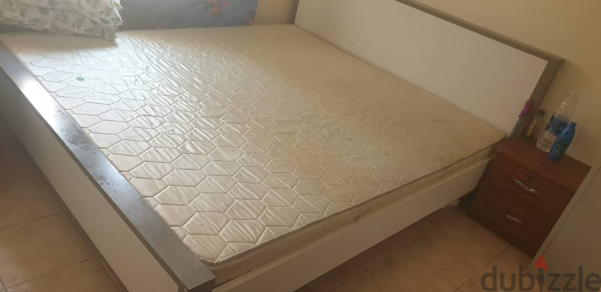 King size bed 1