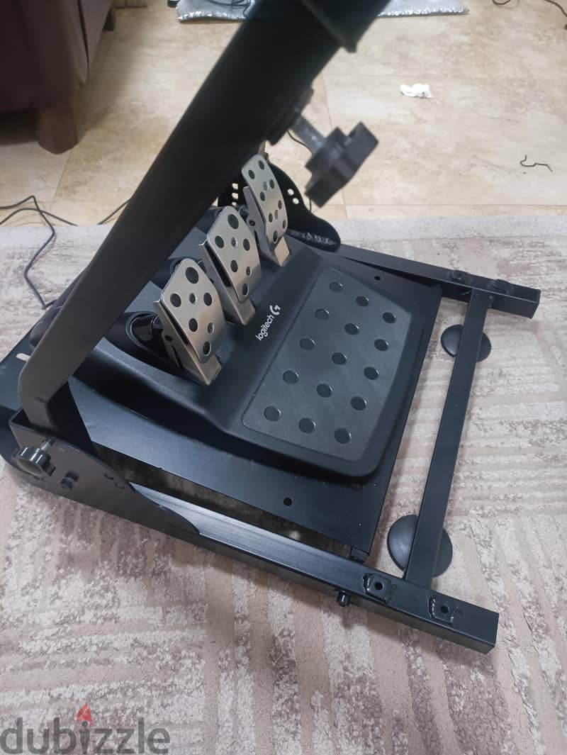 Logitech G29 steering wheel and stand. 2