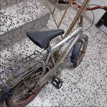 دراجة أطفال مميزة مخصصة للأعمار (4 - 7) An Awsome Bike Specific to Age 6