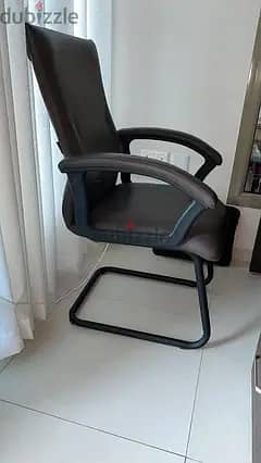 excellent condition office desk table 3