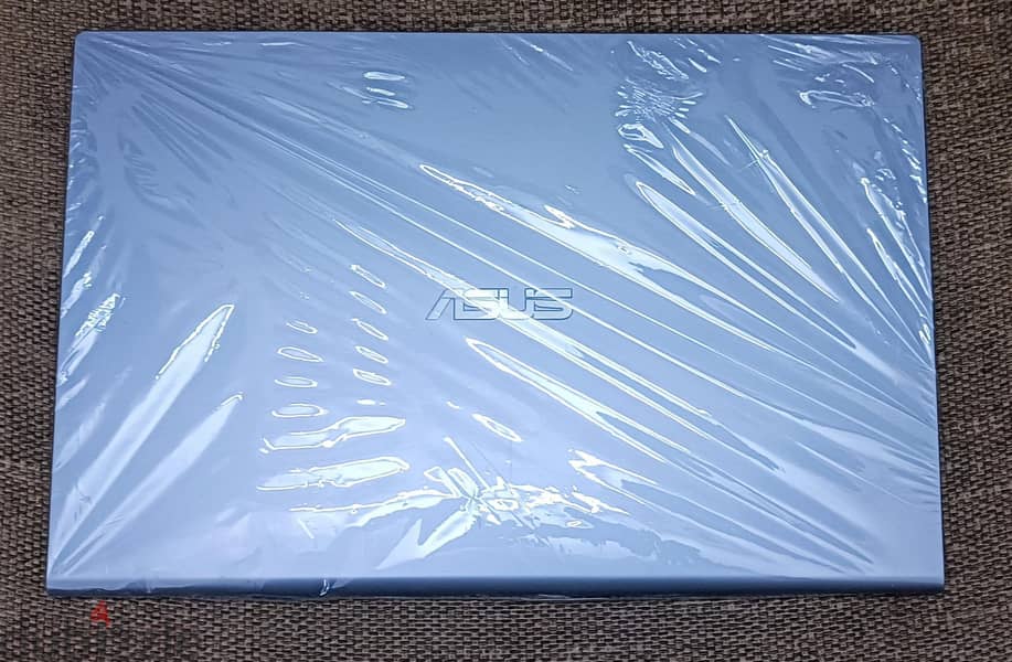 Like New ASUS Core i5 8th GEN /8 GB Ram /250 SSD /Display 15''/HDMI 1