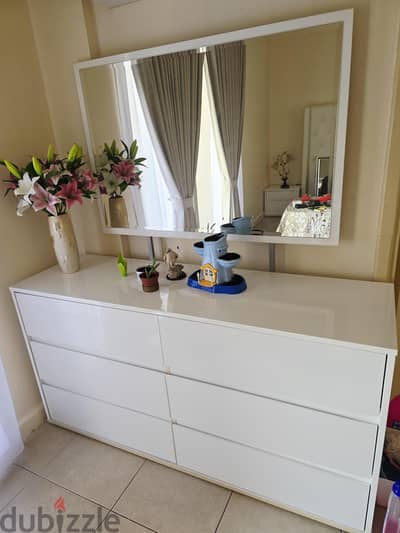 dresser with mirror for 22bd